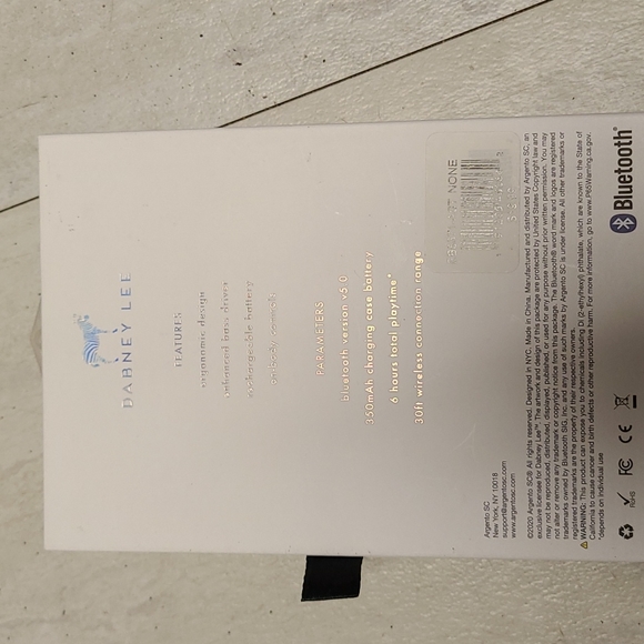 Nwt Bluetooh wireless earpods with charging case pink and yellow - Picture 2 of 3